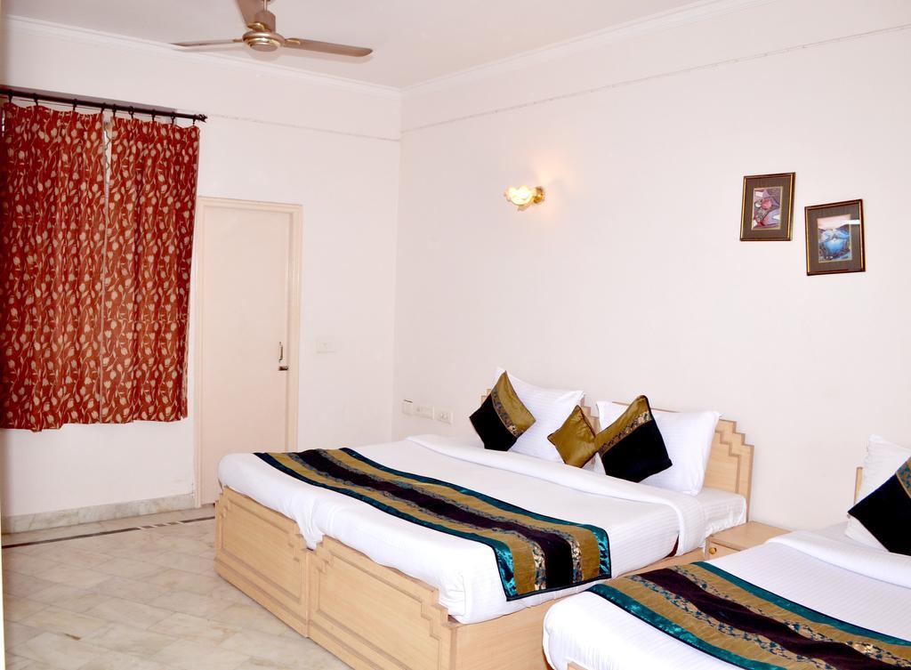 Hotel Sheela, 100M From Taj Mahal Agra  Exterior foto